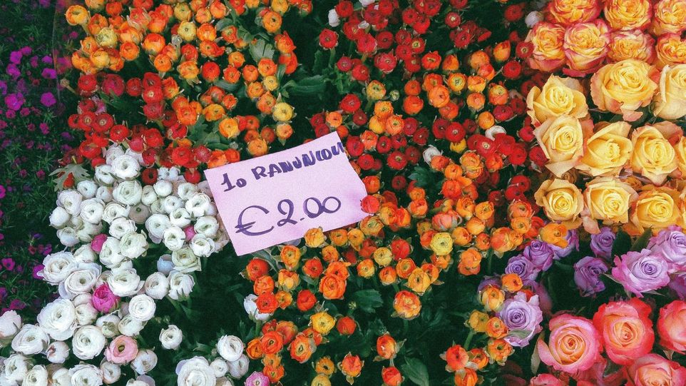 Blumensträuße mit Preisschild "2 Euro"