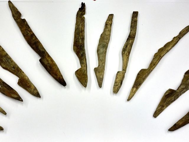 Restaurierte Holzpfähle