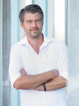 Roman Dr. Lang