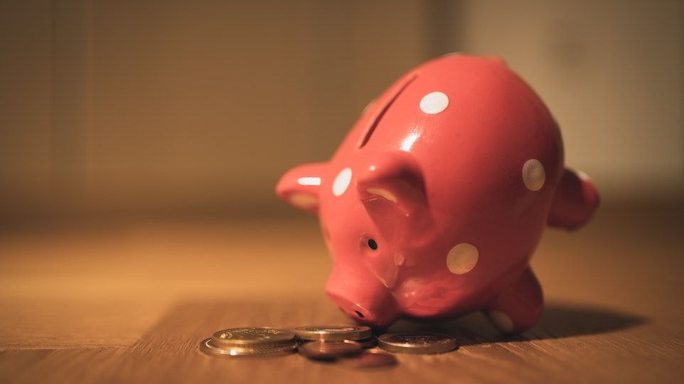 Sparschwein und Kleingeld