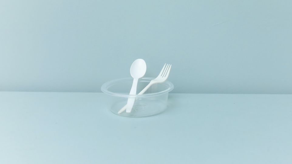 Leeres Plastikgeschirr