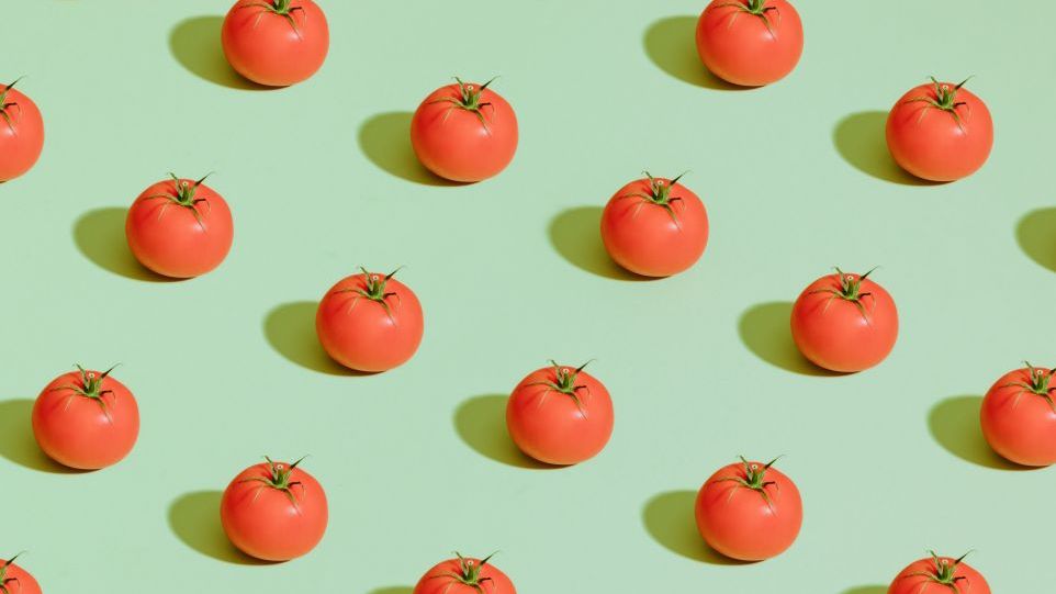 Geometrisches Muster aus Tomaten