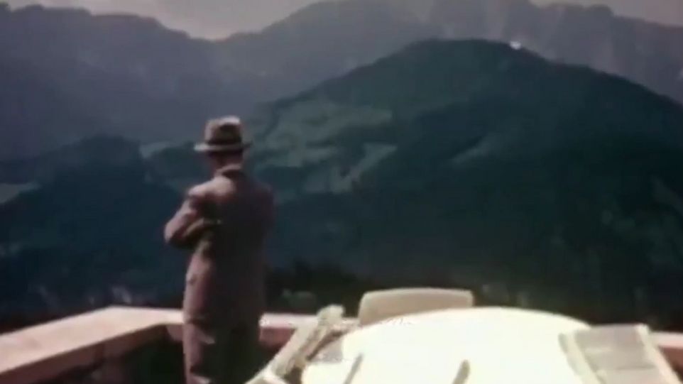 Hitler in Obersalzberg Rückenansicht von Hitler in Obersalzberg