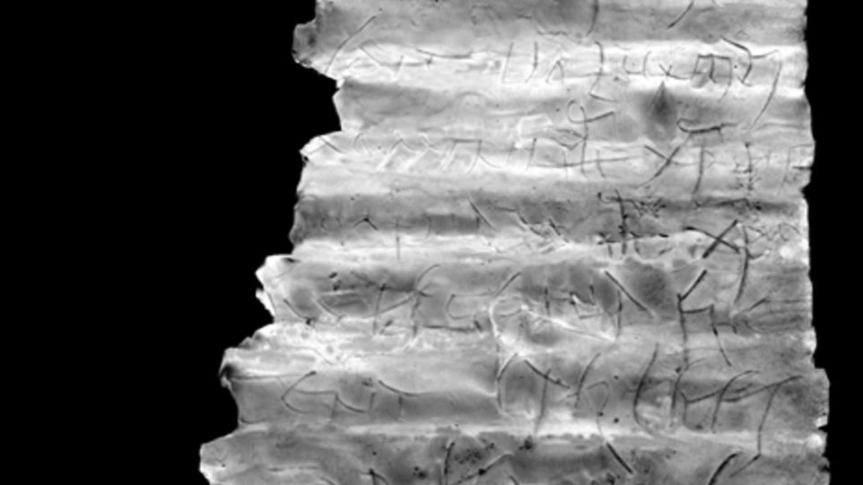 Die Entzifferung der Frankfurter Inschrift wurde durch modernste Computertomographie am Leibniz-Zentrum für Archäologie (LEIZA) ermöglicht. Dokument mit Inschrift
