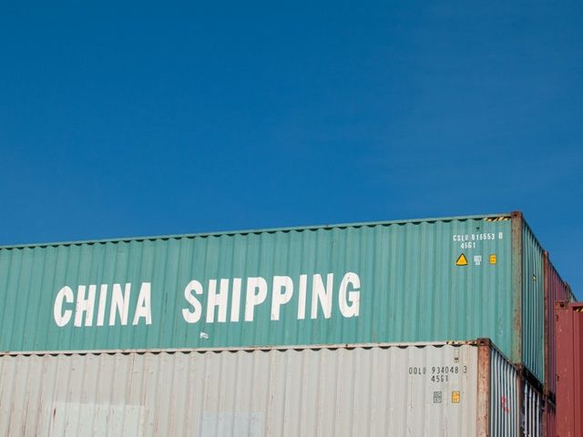 Container mit Aufschrift "China Shipping" 