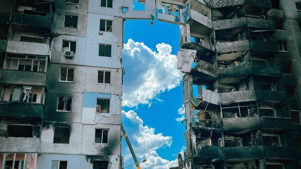 Zerstörte Wohnhäuser bei Kiew