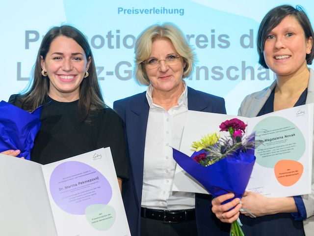 Die Preisträgerinnen mit Leibniz-Präsidentin Martina Brockmeier