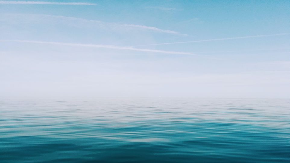 Blick aufs ruhige Meer