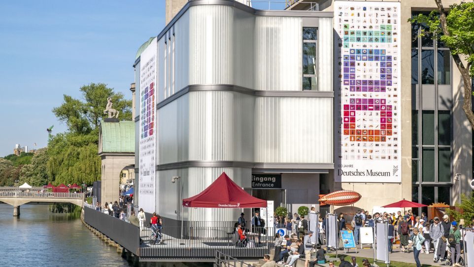 Außenansicht des Eingangs zu Deutschen Museums in München