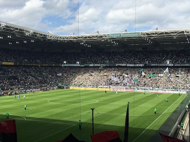Volles Fußballstadion in Gladbach