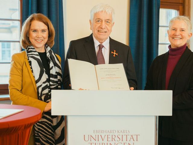 Gerhard Huisken während der Verleihung des Bundesverdienstkreuzes