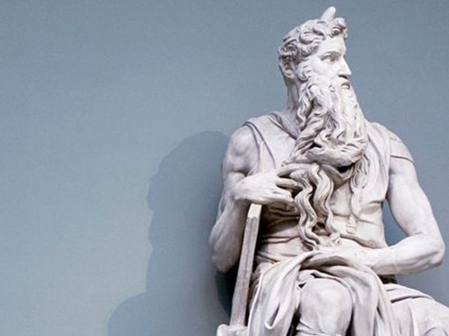 Das Bild zeigt die Moses-Skulptur von Michelangelo.