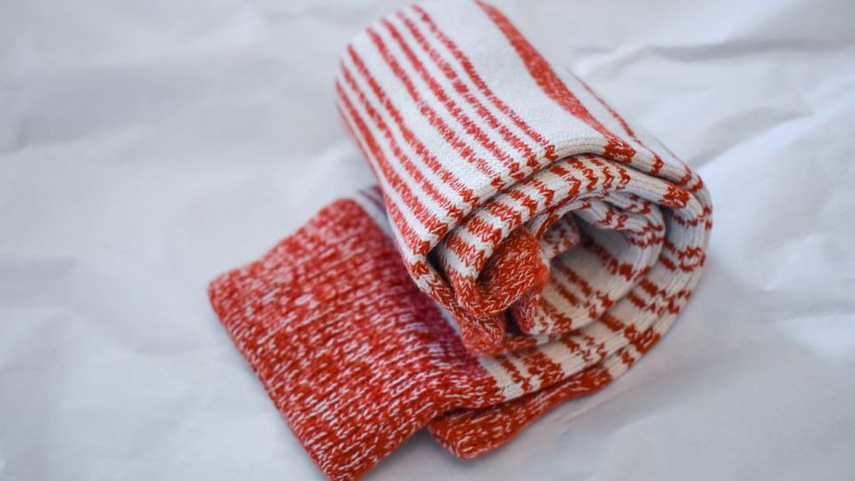 Aufgerollte Wintersocken