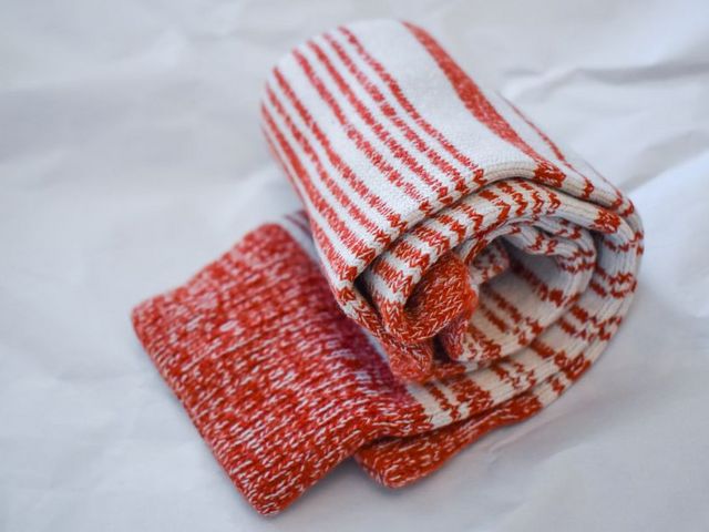 Aufgerollte Wintersocken