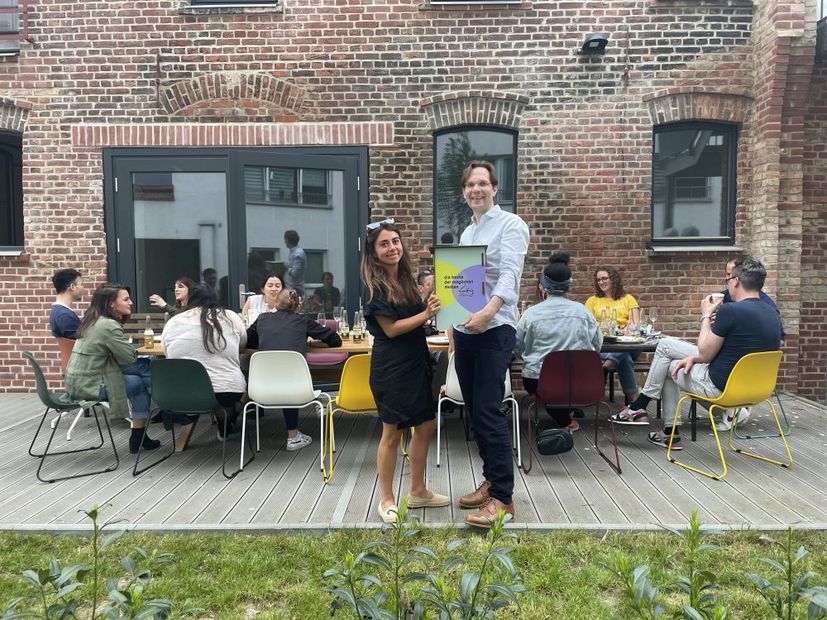 Teamevent, im Vordergrund Leibniz-Hocker