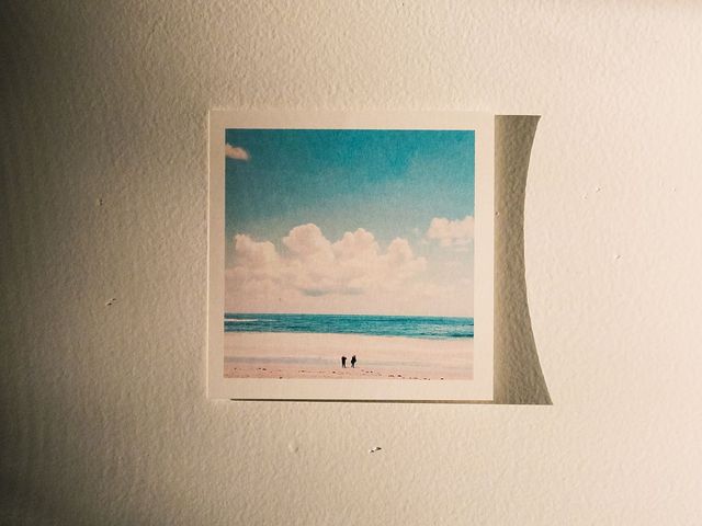 Foto mit einer Strandszene an der Wand