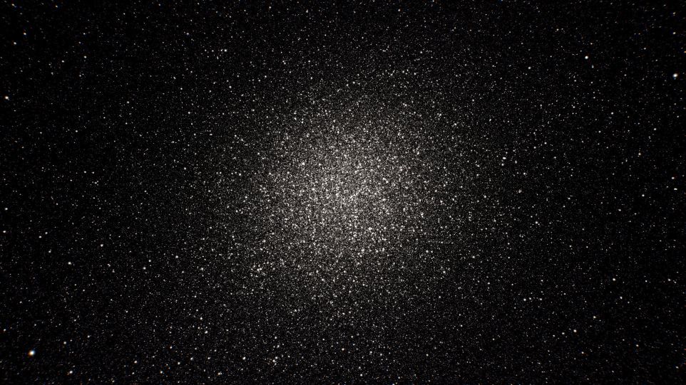 Der Kugelsternhaufen Omega Centauri in einer Kombination der Daten der dritten Gaia-Datenveröffentlichung mit dem neuen Gaia Focused Product Release: Das Ergebnis ist eine überwältigende Vielzahl von Sternen. Sterne im Kugelsternhaufen Omega Centauri