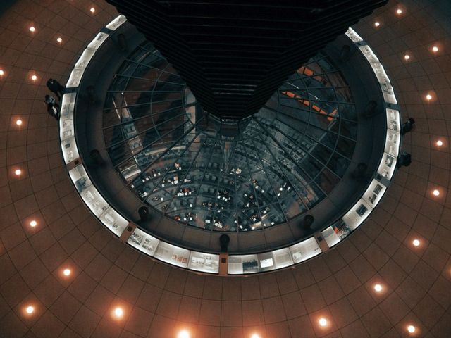 Blick aus der Reichstagskuppel in den Plenarsaal