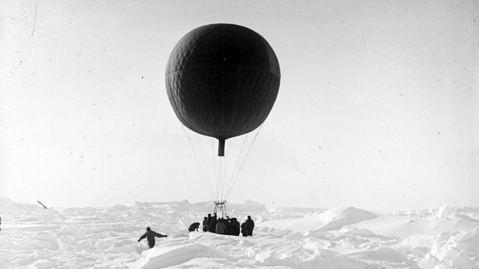 Vorbereitungen zum Start eines Fesselballons (29.03.1902) Fesselballon wird im Schnee zum Start vorbereitet