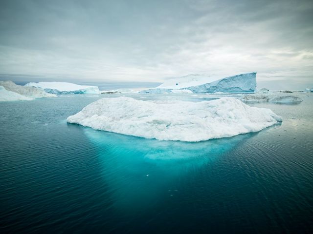 Drifting ice glaciers